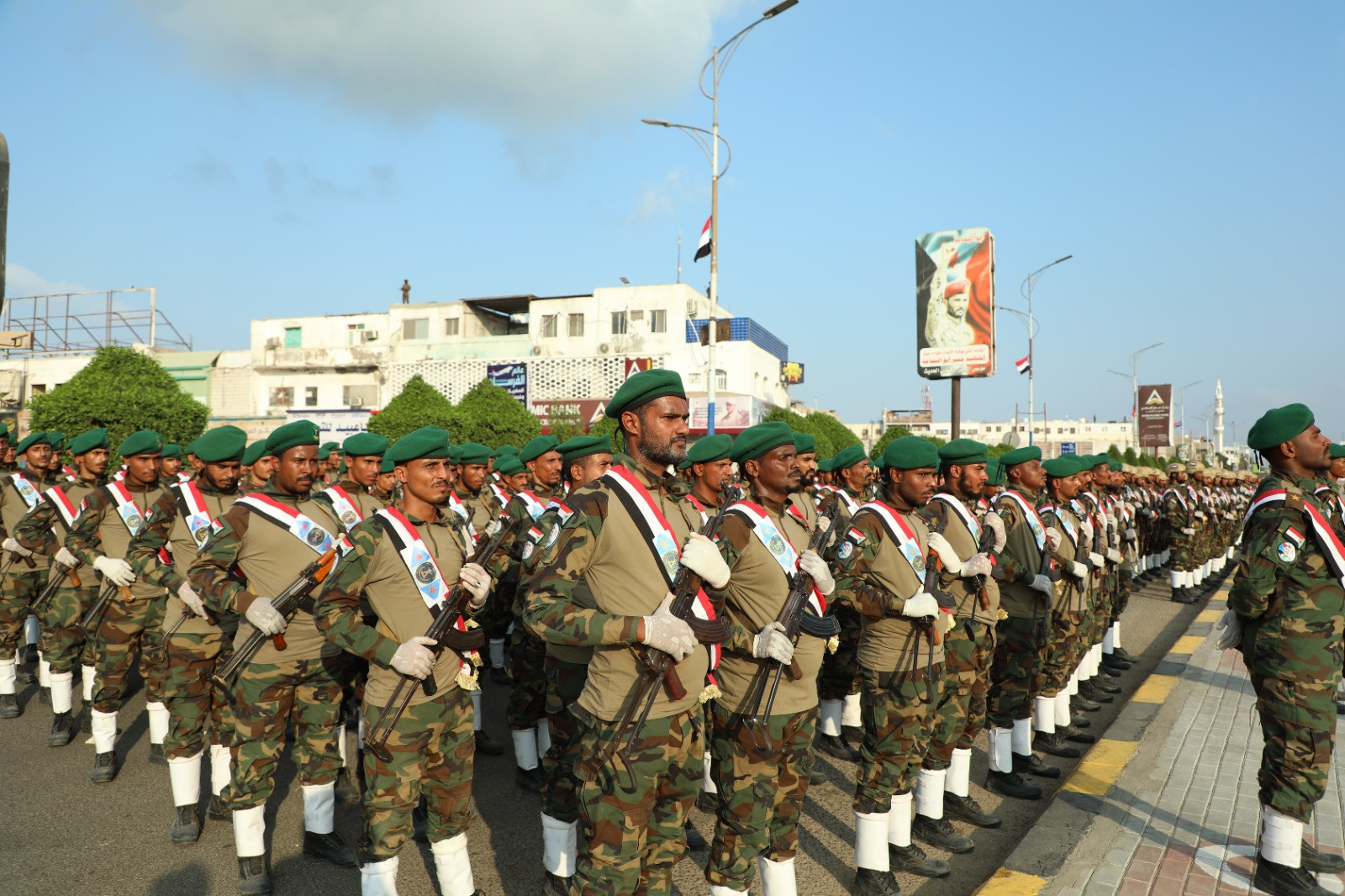 الرئيس الزُبيدي يشهد عرضا عسكريا مهيبا للقوات المسلحة الجنوبية احتفاءً بالعيد الـ58 للاستقلال الوطني 30 نوفمبر الرئيس الزُبيدي يشهد عرضا عسكريا مهيبا للقوات المسلحة الجنوبية احتفاءً بالعيد الـ58 للاستقلال الوطني 30 نوفمبر