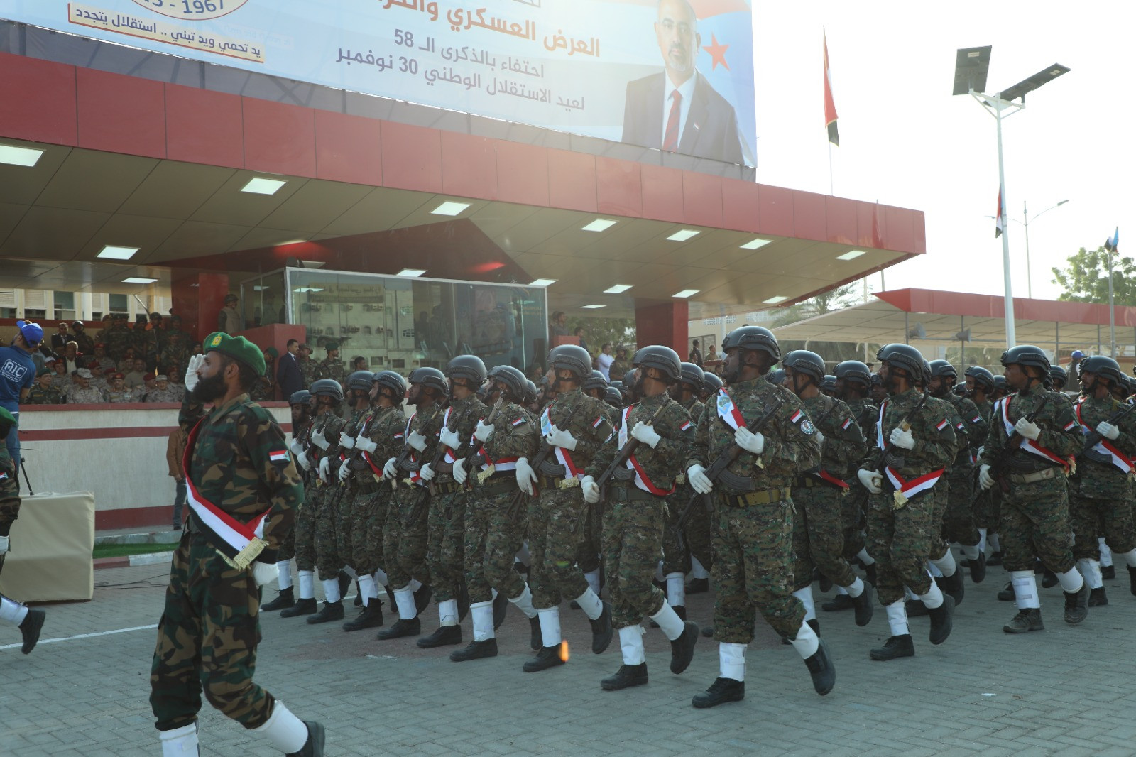 الرئيس الزُبيدي يشهد عرضا عسكريا مهيبا للقوات المسلحة الجنوبية احتفاءً بالعيد الـ58 للاستقلال الوطني 30 نوفمبر الرئيس الزُبيدي يشهد عرضا عسكريا مهيبا للقوات المسلحة الجنوبية احتفاءً بالعيد الـ58 للاستقلال الوطني 30 نوفمبر