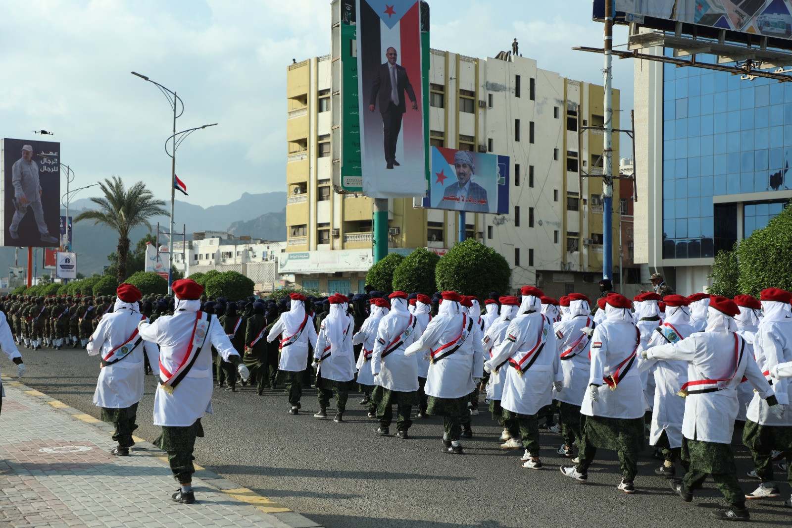 الرئيس الزُبيدي يشهد عرضا عسكريا مهيبا للقوات المسلحة الجنوبية احتفاءً بالعيد الـ58 للاستقلال الوطني 30 نوفمبر الرئيس الزُبيدي يشهد عرضا عسكريا مهيبا للقوات المسلحة الجنوبية احتفاءً بالعيد الـ58 للاستقلال الوطني 30 نوفمبر