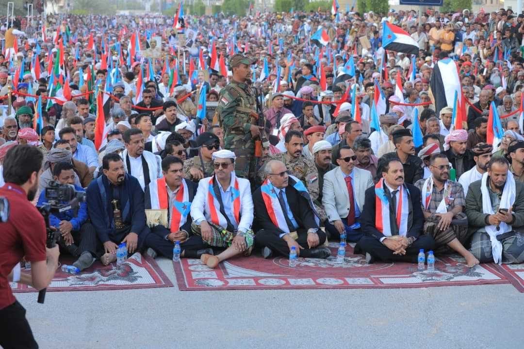في مليونية 30 نوفمبر.. الحشود الجماهيرية في سيئون توكد تمسكها بخيار تحرير وادي حضرموت على طريق استعادة دولة الجنوب العربي(بيان) في مليونية 30 نوفمبر.. الحشود الجماهيرية في سيئون توكد تمسكها بخيار تحرير وادي حضرموت على طريق استعادة دولة الجنوب العربي(بيان)