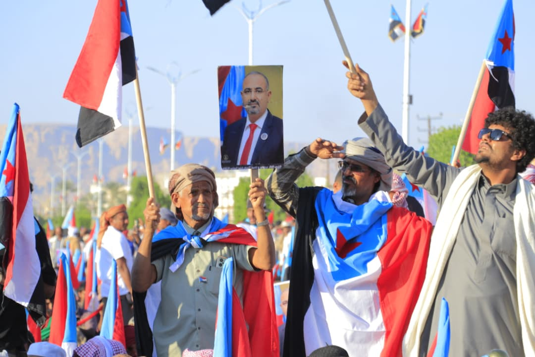 في مليونية 30 نوفمبر.. الحشود الجماهيرية في سيئون توكد تمسكها بخيار تحرير وادي حضرموت على طريق استعادة دولة الجنوب العربي(بيان) في مليونية 30 نوفمبر.. الحشود الجماهيرية في سيئون توكد تمسكها بخيار تحرير وادي حضرموت على طريق استعادة دولة الجنوب العربي(بيان)