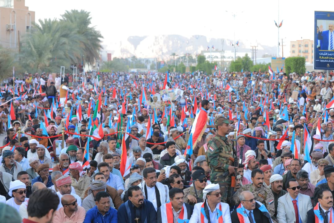 في مليونية 30 نوفمبر.. الحشود الجماهيرية في سيئون توكد تمسكها بخيار تحرير وادي حضرموت على طريق استعادة دولة الجنوب العربي(بيان) في مليونية 30 نوفمبر.. الحشود الجماهيرية في سيئون توكد تمسكها بخيار تحرير وادي حضرموت على طريق استعادة دولة الجنوب العربي(بيان)