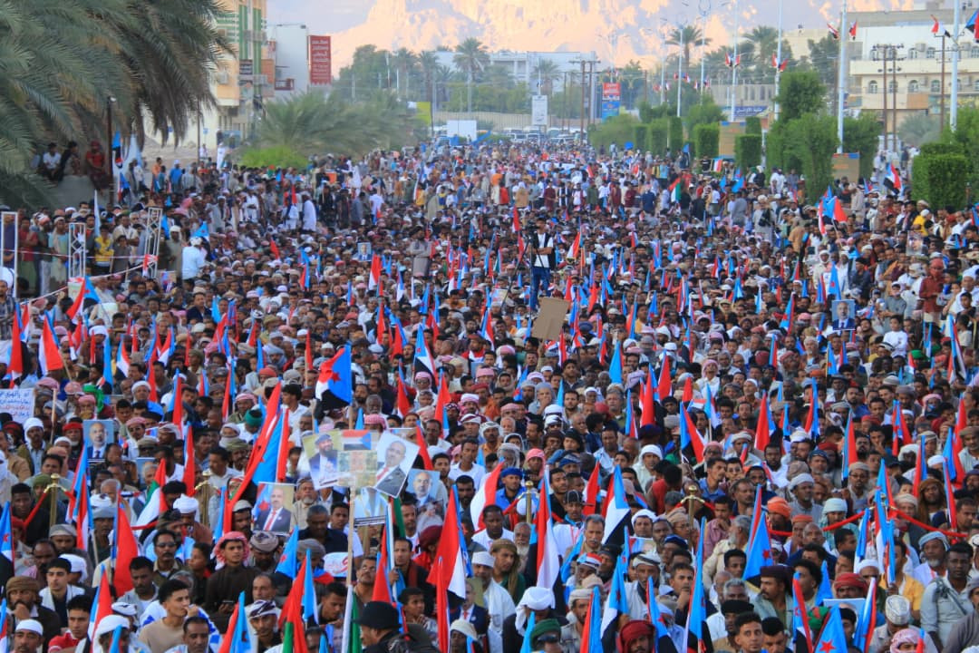 في مليونية 30 نوفمبر.. الحشود الجماهيرية في سيئون توكد تمسكها بخيار تحرير وادي حضرموت على طريق استعادة دولة الجنوب العربي(بيان) في مليونية 30 نوفمبر.. الحشود الجماهيرية في سيئون توكد تمسكها بخيار تحرير وادي حضرموت على طريق استعادة دولة الجنوب العربي(بيان)