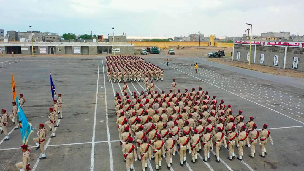 وزير الدفاع يشهد حفل تخرج الدفعة ٥٢ كلية حربية في العاصمة عدن - وزير الدفاع يشهد حفل تخرج الدفعة ٥٢ كلية حربية في العاصمة عدن -