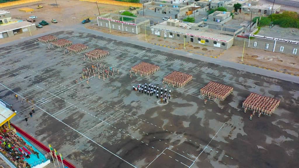 وزير الدفاع يشهد حفل تخرج الدفعة ٥٢ كلية حربية في العاصمة عدن - وزير الدفاع يشهد حفل تخرج الدفعة ٥٢ كلية حربية في العاصمة عدن -