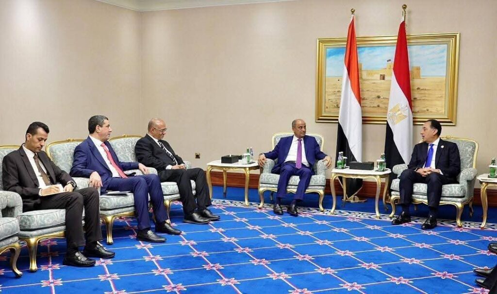 رئيسا وزراء اليمن ومصر يبحثان تعزيز التعاون الثنائي في الدوحة رئيسا وزراء اليمن ومصر يبحثان تعزيز التعاون الثنائي في الدوحة