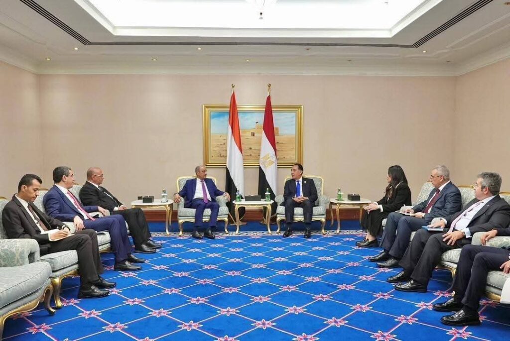 رئيسا وزراء اليمن ومصر يبحثان تعزيز التعاون الثنائي في الدوحة رئيسا وزراء اليمن ومصر يبحثان تعزيز التعاون الثنائي في الدوحة