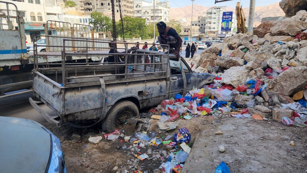 امتداداً لحملة رفع السيارات الكندم والمتوقفة.. أشغال منطقة الشرج يباشر أعمال الرفع امتداداً لحملة رفع السيارات الكندم والمتوقفة.. أشغال منطقة الشرج يباشر أعمال الرفع