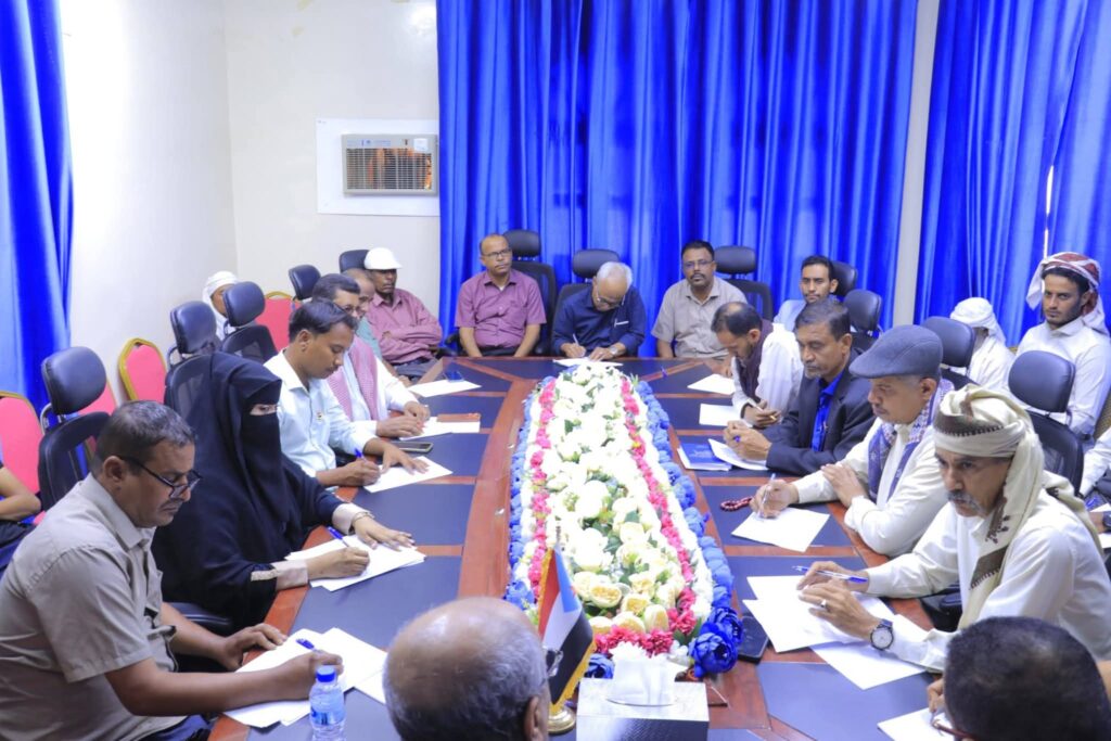 الكثيري يترأس اجتماع بإنتقالي وادي وصحراء حضرموت للإطلاع على التحضيرات النهائية لفعالية 30 نوفمبر الكثيري يترأس اجتماع بإنتقالي وادي وصحراء حضرموت للإطلاع على التحضيرات النهائية لفعالية 30 نوفمبر