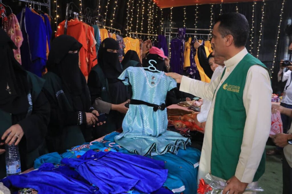 “ائتلاف الخير” يدشن في مأرب بازار التمكين المهني لمنتجات 90 مستفيدة بتمويل من مركز الملك سلمان. “ائتلاف الخير” يدشن في مأرب بازار التمكين المهني لمنتجات 90 مستفيدة بتمويل من مركز الملك سلمان.