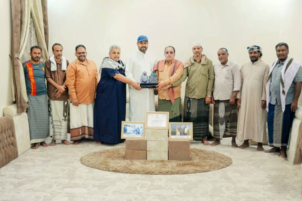 لمسة وفاء وعرفان من قبل إدارة تعاون العقاد لهامات خدمة الرياضه بالوادي…!! لمسة وفاء وعرفان من قبل إدارة تعاون العقاد لهامات خدمة الرياضه بالوادي…!!