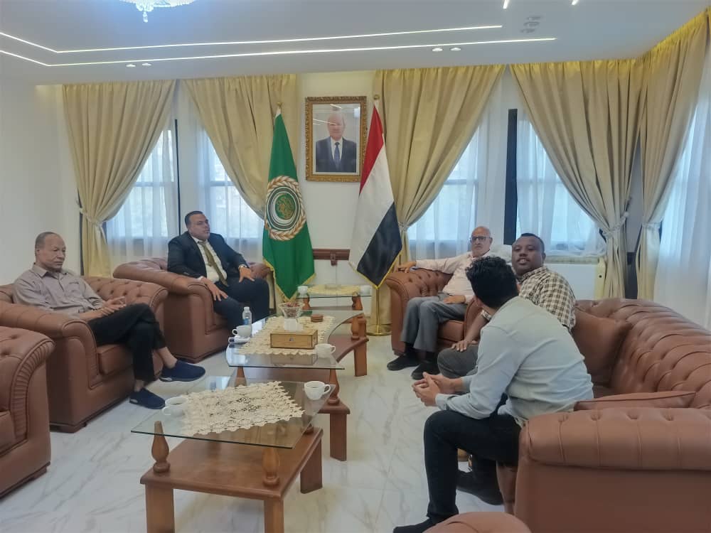 المندوبية الدائمة لليمن لدى جامعة الدول العربية تستقبل يادين الفائز بجائزة الشباب العربي للتنمية المتكاملة المندوبية الدائمة لليمن لدى جامعة الدول العربية تستقبل يادين الفائز بجائزة الشباب العربي للتنمية المتكاملة