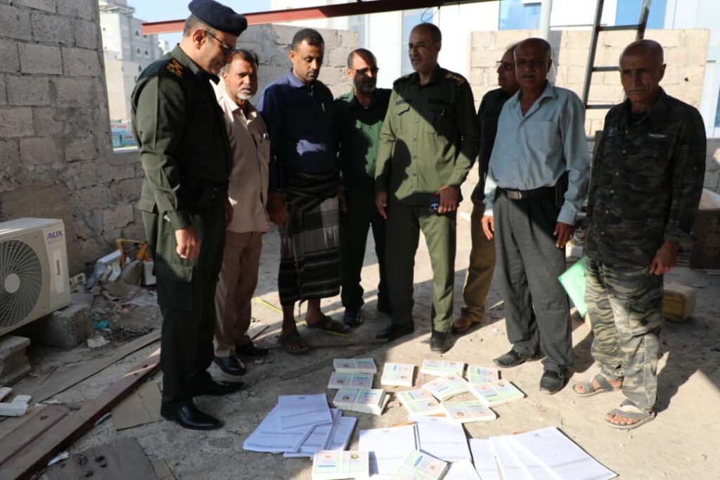 رئاسة مصلحة الأحوال المدنية تتلف أوراقاً ثبوتية ضبطت أثناء تهريبها من مناطق ميليشيات الحوثي الارهابية رئاسة مصلحة الأحوال المدنية تتلف أوراقاً ثبوتية ضبطت أثناء تهريبها من مناطق ميليشيات الحوثي الارهابية
