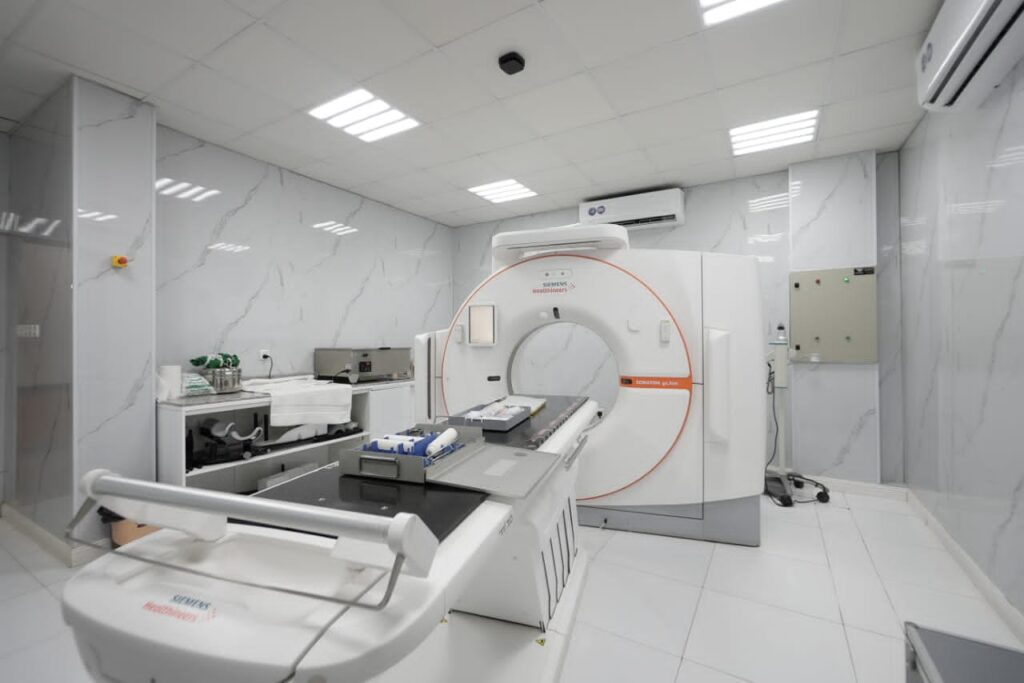 محافظ حضرموت يدشن أحدث وحدة للعلاج الإشعاعي الداخلي بمركز المكلا للعلاج الإشعاعي محافظ حضرموت يدشن أحدث وحدة للعلاج الإشعاعي الداخلي بمركز المكلا للعلاج الإشعاعي