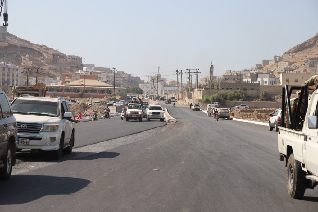 محافظ حضرموت يتفقّد جسر المنورة في المكلا بتصاميم تجمع بين الكفاءة وسرعة التنفيذ ويطلع على مستوى الانجاز في المرحلة الثانية لخور المكلا محافظ حضرموت يتفقّد جسر المنورة في المكلا بتصاميم تجمع بين الكفاءة وسرعة التنفيذ ويطلع على مستوى الانجاز في المرحلة الثانية لخور المكلا