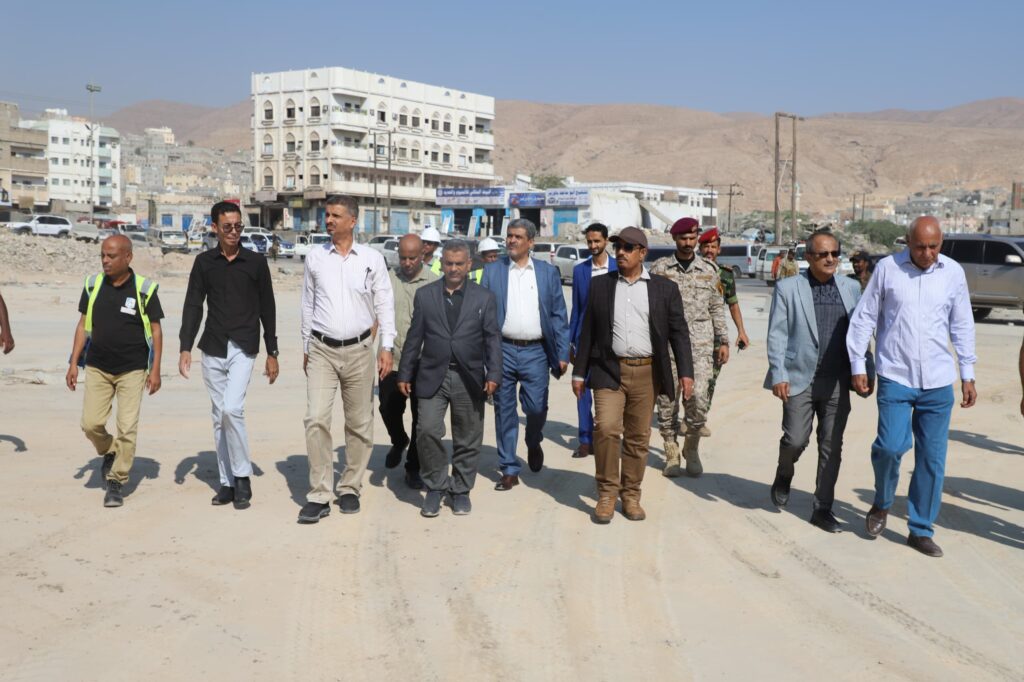 محافظ حضرموت يتفقّد جسر المنورة في المكلا بتصاميم تجمع بين الكفاءة وسرعة التنفيذ ويطلع على مستوى الانجاز في المرحلة الثانية لخور المكلا محافظ حضرموت يتفقّد جسر المنورة في المكلا بتصاميم تجمع بين الكفاءة وسرعة التنفيذ ويطلع على مستوى الانجاز في المرحلة الثانية لخور المكلا