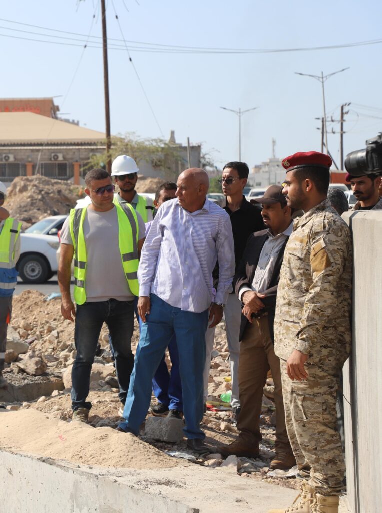 محافظ حضرموت يتفقّد جسر المنورة في المكلا بتصاميم تجمع بين الكفاءة وسرعة التنفيذ ويطلع على مستوى الانجاز في المرحلة الثانية لخور المكلا محافظ حضرموت يتفقّد جسر المنورة في المكلا بتصاميم تجمع بين الكفاءة وسرعة التنفيذ ويطلع على مستوى الانجاز في المرحلة الثانية لخور المكلا