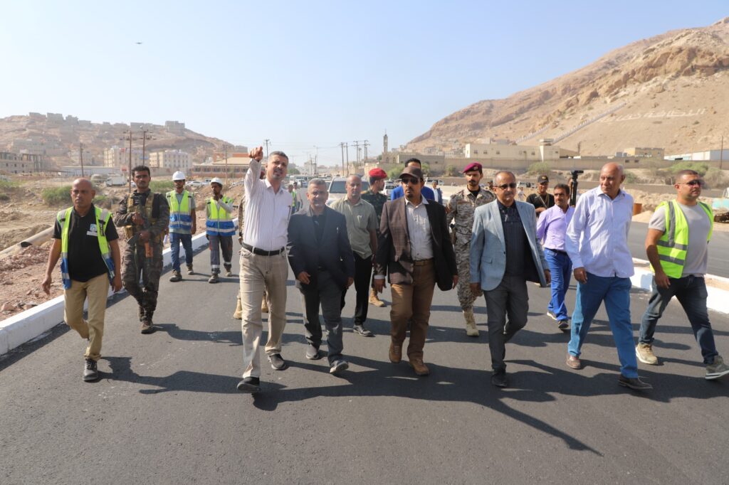 محافظ حضرموت يتفقّد جسر المنورة في المكلا بتصاميم تجمع بين الكفاءة وسرعة التنفيذ ويطلع على مستوى الانجاز في المرحلة الثانية لخور المكلا محافظ حضرموت يتفقّد جسر المنورة في المكلا بتصاميم تجمع بين الكفاءة وسرعة التنفيذ ويطلع على مستوى الانجاز في المرحلة الثانية لخور المكلا