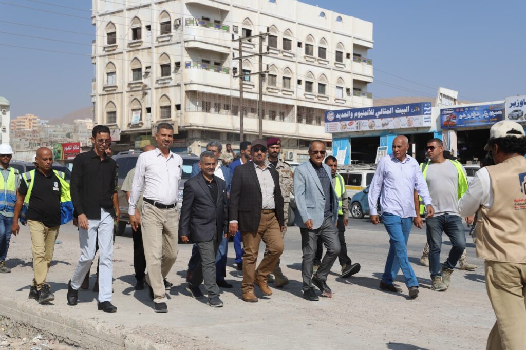 محافظ حضرموت يتفقّد جسر المنورة في المكلا بتصاميم تجمع بين الكفاءة وسرعة التنفيذ ويطلع على مستوى الانجاز في المرحلة الثانية لخور المكلا محافظ حضرموت يتفقّد جسر المنورة في المكلا بتصاميم تجمع بين الكفاءة وسرعة التنفيذ ويطلع على مستوى الانجاز في المرحلة الثانية لخور المكلا