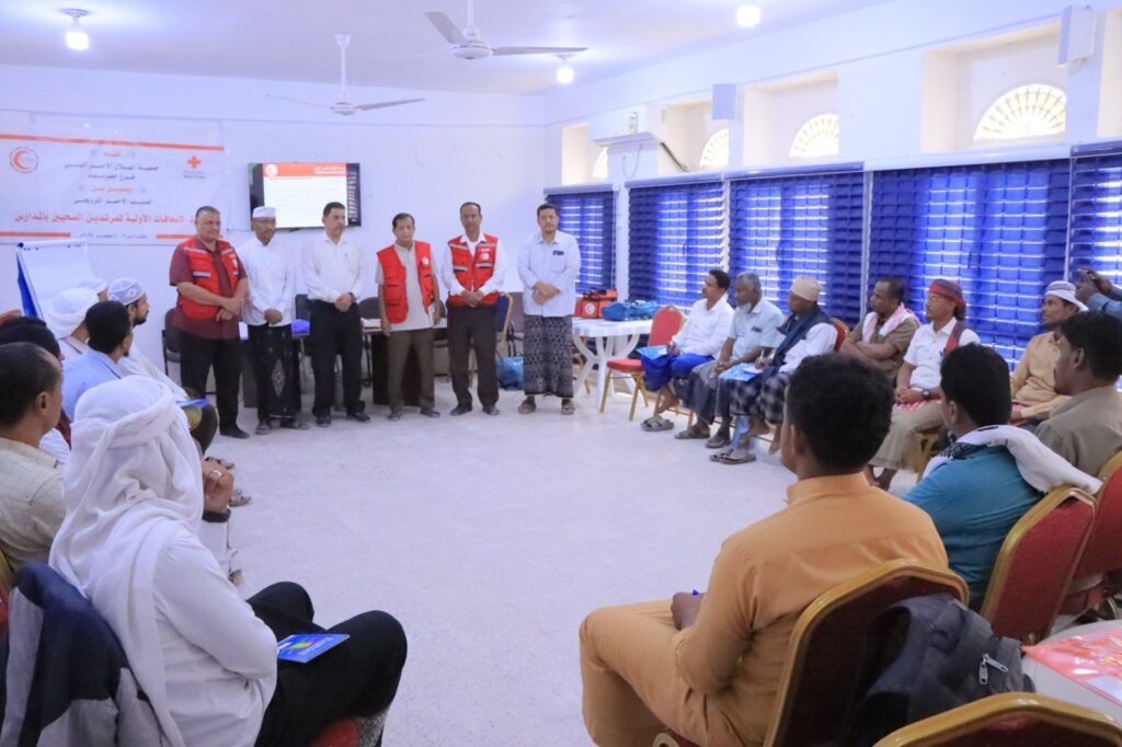 تقيمها جمعية الهلال الأحمر اليمني فرع حضرموت وبتمويل من الصليب الأحمر النرويجي .. بدء دورتين تدريبية في الإسعافات الأولية للمرشدين الصحيين بمدارس التعليم العام بمديرية سيئون تقيمها جمعية الهلال الأحمر اليمني فرع حضرموت وبتمويل من الصليب الأحمر النرويجي .. بدء دورتين تدريبية في الإسعافات الأولية للمرشدين الصحيين بمدارس التعليم العام بمديرية سيئون