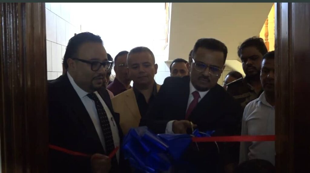 برعاية محافظ حضرموت ووزير الإعلام والثفافة والسياحة … الأمين العام لمحلي حضرموت يفتتح مكتب صحيفة "14 أكتوبر" بالمكلا ويؤكد بأن افتتاحه خطوة لتعزيز الإعلام الرسمي والأمن المعرفي برعاية محافظ حضرموت ووزير الإعلام والثفافة والسياحة … الأمين العام لمحلي حضرموت يفتتح مكتب صحيفة "14 أكتوبر" بالمكلا ويؤكد بأن افتتاحه خطوة لتعزيز الإعلام الرسمي والأمن المعرفي