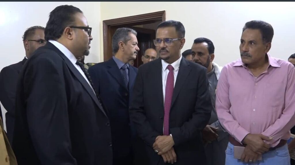 برعاية محافظ حضرموت ووزير الإعلام والثفافة والسياحة … الأمين العام لمحلي حضرموت يفتتح مكتب صحيفة "14 أكتوبر" بالمكلا ويؤكد بأن افتتاحه خطوة لتعزيز الإعلام الرسمي والأمن المعرفي برعاية محافظ حضرموت ووزير الإعلام والثفافة والسياحة … الأمين العام لمحلي حضرموت يفتتح مكتب صحيفة "14 أكتوبر" بالمكلا ويؤكد بأن افتتاحه خطوة لتعزيز الإعلام الرسمي والأمن المعرفي