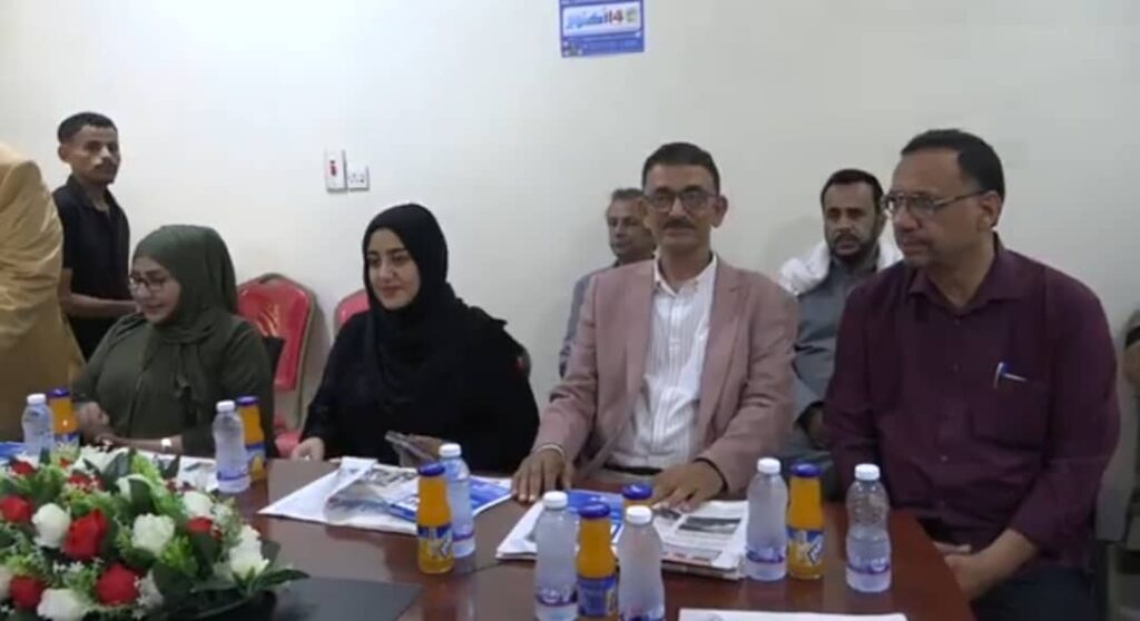 برعاية محافظ حضرموت ووزير الإعلام والثفافة والسياحة … الأمين العام لمحلي حضرموت يفتتح مكتب صحيفة "14 أكتوبر" بالمكلا ويؤكد بأن افتتاحه خطوة لتعزيز الإعلام الرسمي والأمن المعرفي برعاية محافظ حضرموت ووزير الإعلام والثفافة والسياحة … الأمين العام لمحلي حضرموت يفتتح مكتب صحيفة "14 أكتوبر" بالمكلا ويؤكد بأن افتتاحه خطوة لتعزيز الإعلام الرسمي والأمن المعرفي