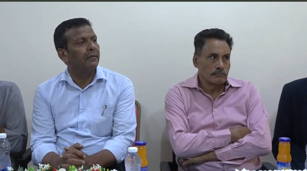 برعاية محافظ حضرموت ووزير الإعلام والثفافة والسياحة … الأمين العام لمحلي حضرموت يفتتح مكتب صحيفة "14 أكتوبر" بالمكلا ويؤكد بأن افتتاحه خطوة لتعزيز الإعلام الرسمي والأمن المعرفي برعاية محافظ حضرموت ووزير الإعلام والثفافة والسياحة … الأمين العام لمحلي حضرموت يفتتح مكتب صحيفة "14 أكتوبر" بالمكلا ويؤكد بأن افتتاحه خطوة لتعزيز الإعلام الرسمي والأمن المعرفي