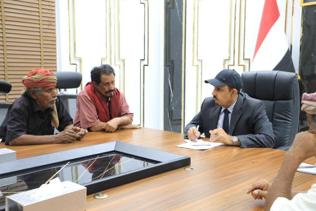 محافظ حضرموت يلتقي أعيان منطقة "رسب" بمديرية ساه لبحث الاحتياجات الخدمية والتنمية محافظ حضرموت يلتقي أعيان منطقة "رسب" بمديرية ساه لبحث الاحتياجات الخدمية والتنمية