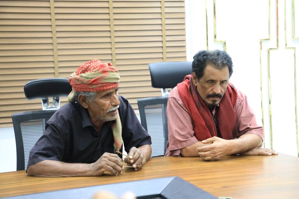 محافظ حضرموت يلتقي أعيان منطقة "رسب" بمديرية ساه لبحث الاحتياجات الخدمية والتنمية محافظ حضرموت يلتقي أعيان منطقة "رسب" بمديرية ساه لبحث الاحتياجات الخدمية والتنمية