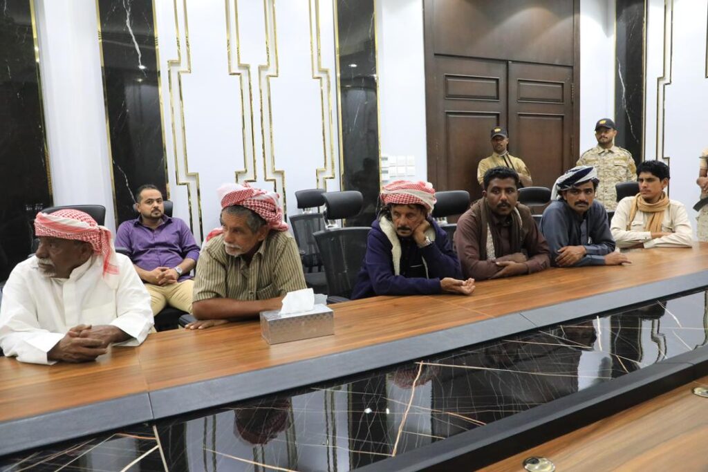 محافظ حضرموت يلتقي أعيان منطقة "رسب" بمديرية ساه لبحث الاحتياجات الخدمية والتنمية محافظ حضرموت يلتقي أعيان منطقة "رسب" بمديرية ساه لبحث الاحتياجات الخدمية والتنمية