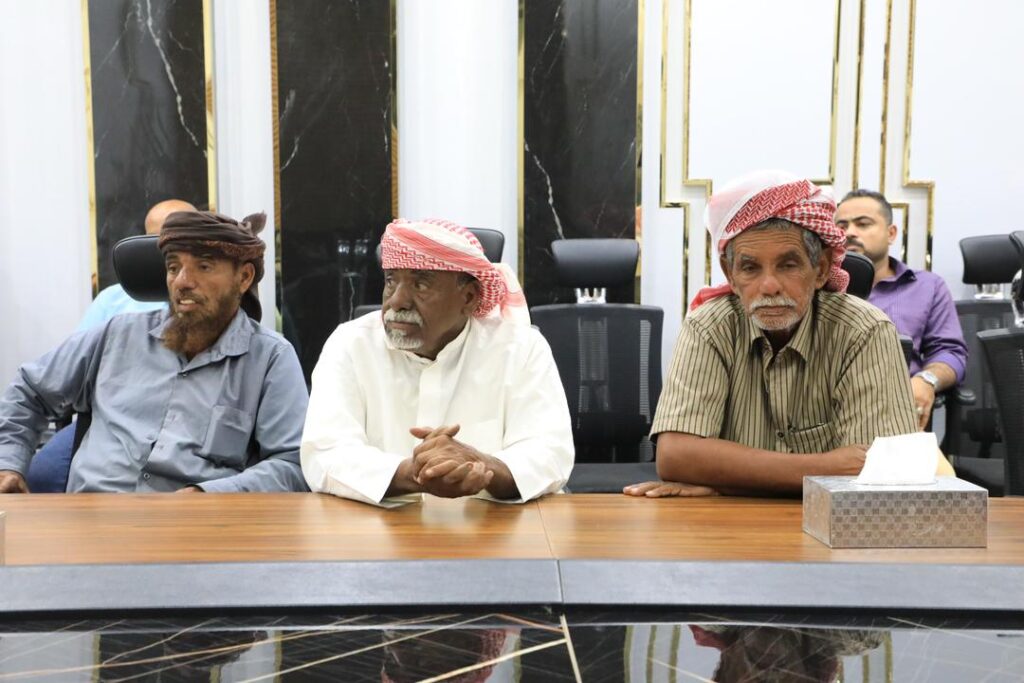 محافظ حضرموت يلتقي أعيان منطقة "رسب" بمديرية ساه لبحث الاحتياجات الخدمية والتنمية محافظ حضرموت يلتقي أعيان منطقة "رسب" بمديرية ساه لبحث الاحتياجات الخدمية والتنمية