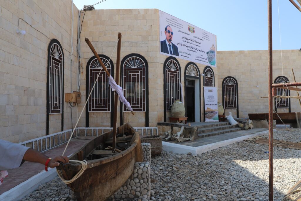 يعد المتحف الوحيد البحري على مستوى الجمهورية،،محافظ حضرموت يفتتح متحف التراث البحري والشعبي بمدينة الحامي يعد المتحف الوحيد البحري على مستوى الجمهورية،،محافظ حضرموت يفتتح متحف التراث البحري والشعبي بمدينة الحامي