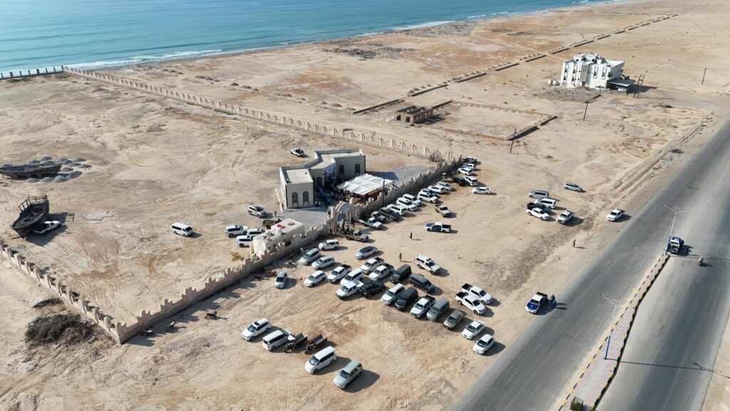 محافظ حضرموت يطلع على سير العمل في مشروعي تأهيل المدخل الغربي لمدينة الحامي وصيانة الخط الدولي (الريان - حضاتهم) محافظ حضرموت يطلع على سير العمل في مشروعي تأهيل المدخل الغربي لمدينة الحامي وصيانة الخط الدولي (الريان - حضاتهم)