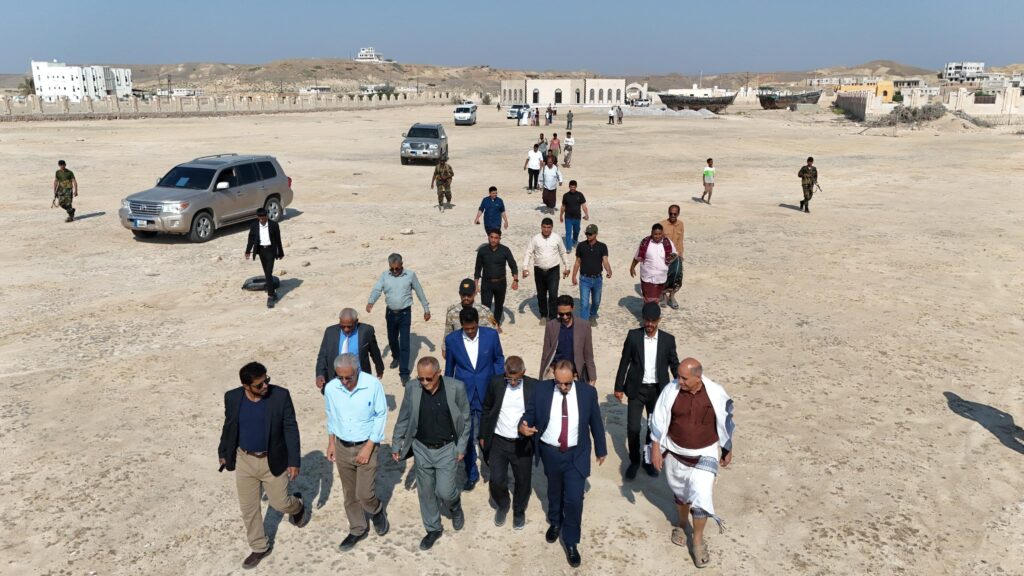 محافظ حضرموت يطلع على سير العمل في مشروعي تأهيل المدخل الغربي لمدينة الحامي وصيانة الخط الدولي (الريان - حضاتهم) محافظ حضرموت يطلع على سير العمل في مشروعي تأهيل المدخل الغربي لمدينة الحامي وصيانة الخط الدولي (الريان - حضاتهم)