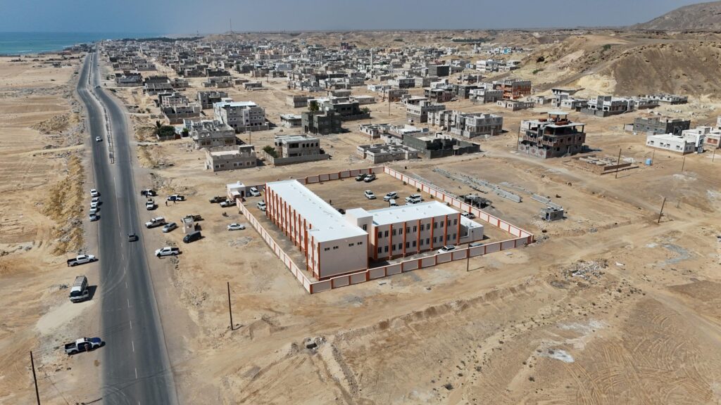 محافظ حضرموت يضع حجر الأساس لمشروع المياه بالطاقة المتجددة بمديرية الديس الشرقية محافظ حضرموت يضع حجر الأساس لمشروع المياه بالطاقة المتجددة بمديرية الديس الشرقية