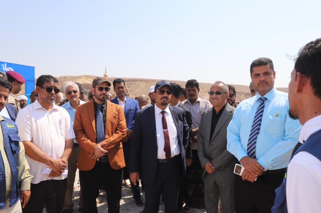 محافظ حضرموت يضع حجر الأساس لمشروع المياه بالطاقة المتجددة بمديرية الديس الشرقية محافظ حضرموت يضع حجر الأساس لمشروع المياه بالطاقة المتجددة بمديرية الديس الشرقية