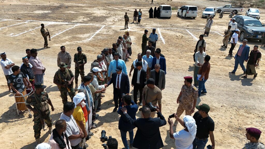 محافظ حضرموت يضع حجر الأساس لمشروع المياه بالطاقة المتجددة بمديرية الديس الشرقية محافظ حضرموت يضع حجر الأساس لمشروع المياه بالطاقة المتجددة بمديرية الديس الشرقية