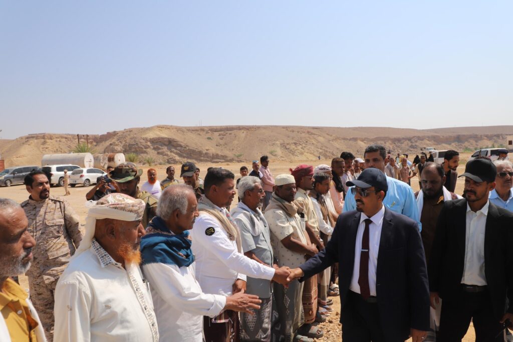 محافظ حضرموت يضع حجر الأساس لمشروع المياه بالطاقة المتجددة بمديرية الديس الشرقية محافظ حضرموت يضع حجر الأساس لمشروع المياه بالطاقة المتجددة بمديرية الديس الشرقية