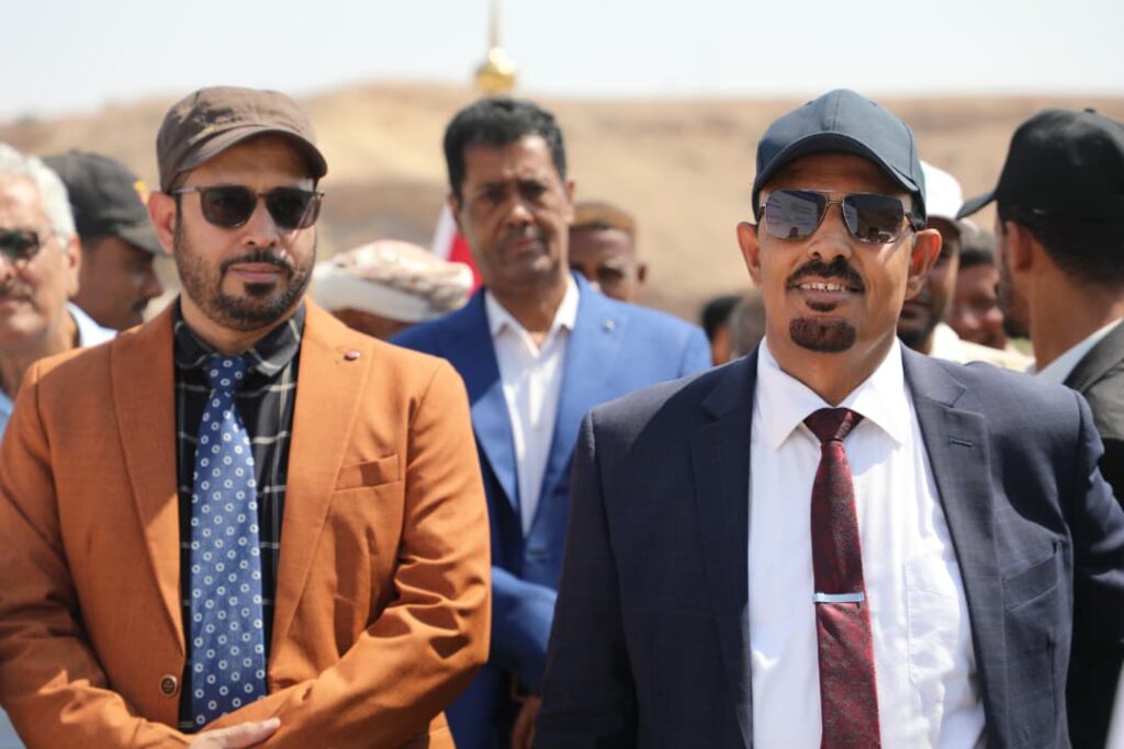 محافظ حضرموت يضع حجر الأساس لمشروع المياه بالطاقة المتجددة بمديرية الديس الشرقية محافظ حضرموت يضع حجر الأساس لمشروع المياه بالطاقة المتجددة بمديرية الديس الشرقية