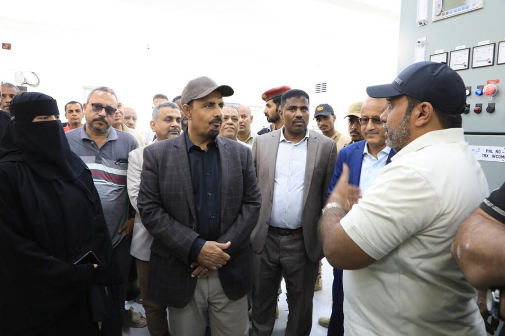 محافظ حضرموت يُدشّن مشاريعًا كهربائية حيوية بقدرة 61.5 ميجافولت أمبير لتخفيف الأحمال وتحسين الخدمة بمديرية المكلا محافظ حضرموت يُدشّن مشاريعًا كهربائية حيوية بقدرة 61.5 ميجافولت أمبير لتخفيف الأحمال وتحسين الخدمة بمديرية المكلا