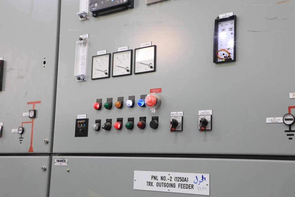 محافظ حضرموت يُدشّن مشاريعًا كهربائية حيوية بقدرة 61.5 ميجافولت أمبير لتخفيف الأحمال وتحسين الخدمة بمديرية المكلا محافظ حضرموت يُدشّن مشاريعًا كهربائية حيوية بقدرة 61.5 ميجافولت أمبير لتخفيف الأحمال وتحسين الخدمة بمديرية المكلا