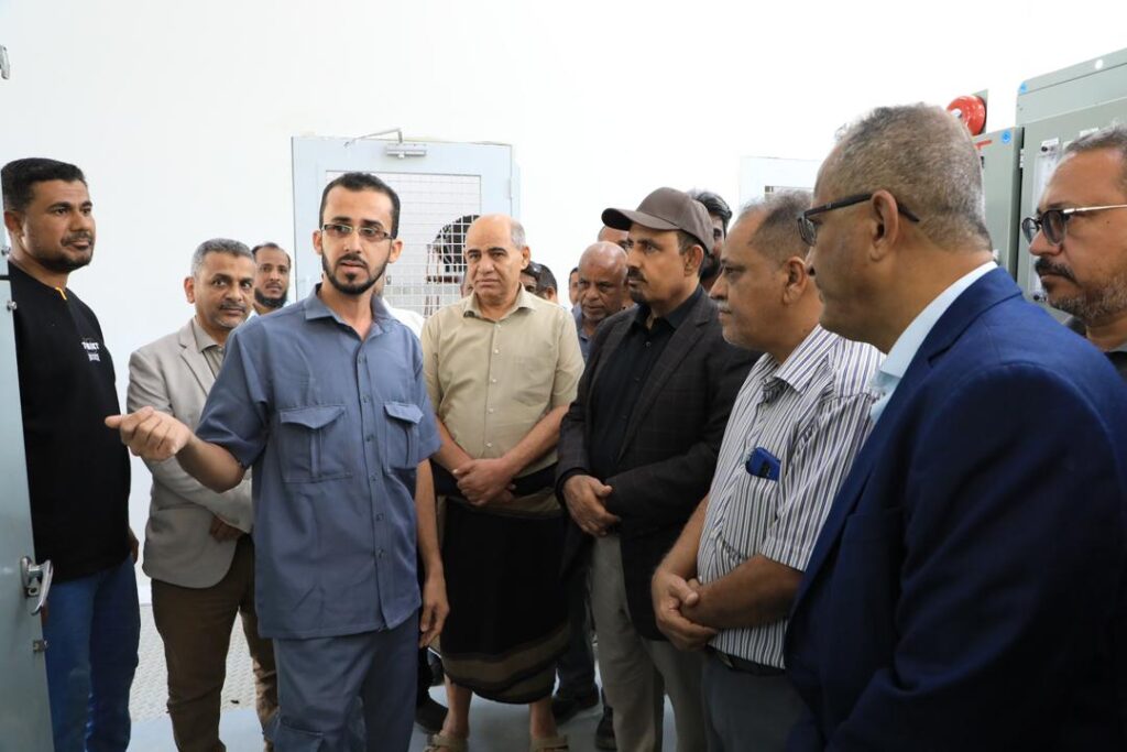 محافظ حضرموت يُدشّن مشاريعًا كهربائية حيوية بقدرة 61.5 ميجافولت أمبير لتخفيف الأحمال وتحسين الخدمة بمديرية المكلا محافظ حضرموت يُدشّن مشاريعًا كهربائية حيوية بقدرة 61.5 ميجافولت أمبير لتخفيف الأحمال وتحسين الخدمة بمديرية المكلا