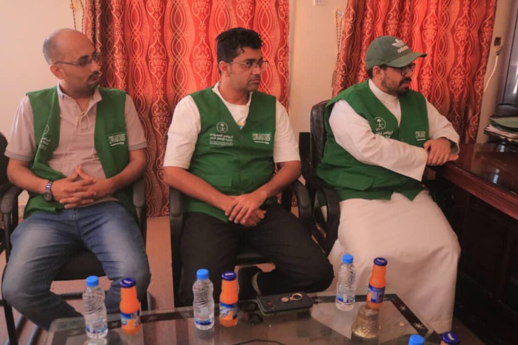 مدير عام مديرية العبر يستقبل وفدًا من البرنامج السعودي لتنمية وإعمار اليمن مدير عام مديرية العبر يستقبل وفدًا من البرنامج السعودي لتنمية وإعمار اليمن