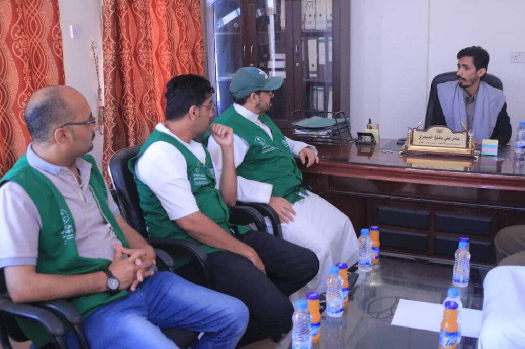 مدير عام مديرية العبر يستقبل وفدًا من البرنامج السعودي لتنمية وإعمار اليمن مدير عام مديرية العبر يستقبل وفدًا من البرنامج السعودي لتنمية وإعمار اليمن