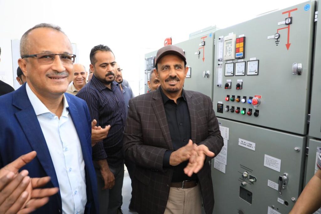 محافظ حضرموت يُدشّن مشاريعًا كهربائية حيوية بقدرة 61.5 ميجافولت أمبير لتخفيف الأحمال وتحسين الخدمة بمديرية المكلا محافظ حضرموت يُدشّن مشاريعًا كهربائية حيوية بقدرة 61.5 ميجافولت أمبير لتخفيف الأحمال وتحسين الخدمة بمديرية المكلا