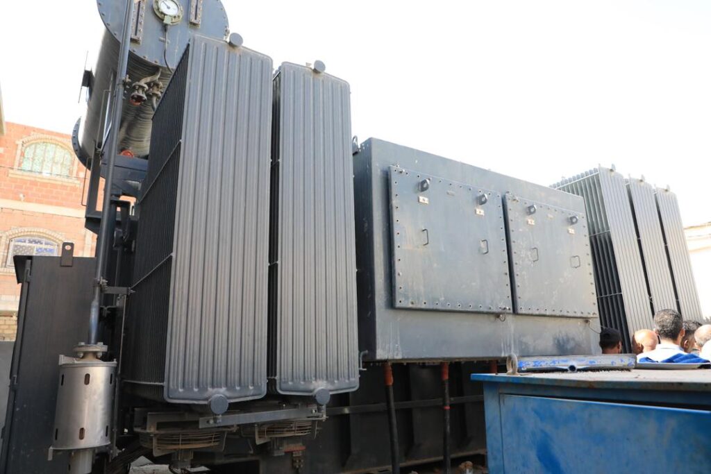 محافظ حضرموت يُدشّن مشاريعًا كهربائية حيوية بقدرة 61.5 ميجافولت أمبير لتخفيف الأحمال وتحسين الخدمة بمديرية المكلا محافظ حضرموت يُدشّن مشاريعًا كهربائية حيوية بقدرة 61.5 ميجافولت أمبير لتخفيف الأحمال وتحسين الخدمة بمديرية المكلا