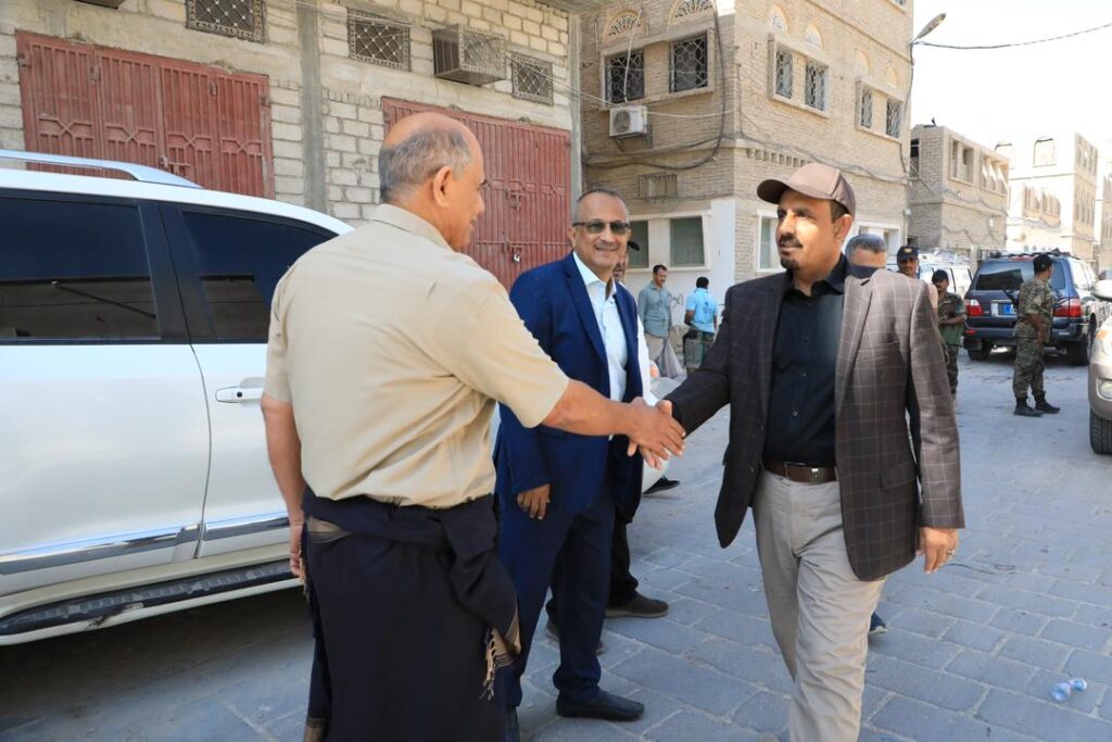 محافظ حضرموت يُدشّن مشاريعًا كهربائية حيوية بقدرة 61.5 ميجافولت أمبير لتخفيف الأحمال وتحسين الخدمة بمديرية المكلا محافظ حضرموت يُدشّن مشاريعًا كهربائية حيوية بقدرة 61.5 ميجافولت أمبير لتخفيف الأحمال وتحسين الخدمة بمديرية المكلا