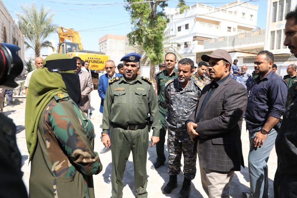 محافظ حضرموت يضع حجر الأساس لمركز الشرطة النسائي النموذجي بمدينة المكلا لتعزيز الأمن الاجتماعي محافظ حضرموت يضع حجر الأساس لمركز الشرطة النسائي النموذجي بمدينة المكلا لتعزيز الأمن الاجتماعي