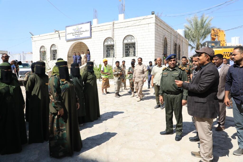 محافظ حضرموت يضع حجر الأساس لمركز الشرطة النسائي النموذجي بمدينة المكلا لتعزيز الأمن الاجتماعي محافظ حضرموت يضع حجر الأساس لمركز الشرطة النسائي النموذجي بمدينة المكلا لتعزيز الأمن الاجتماعي